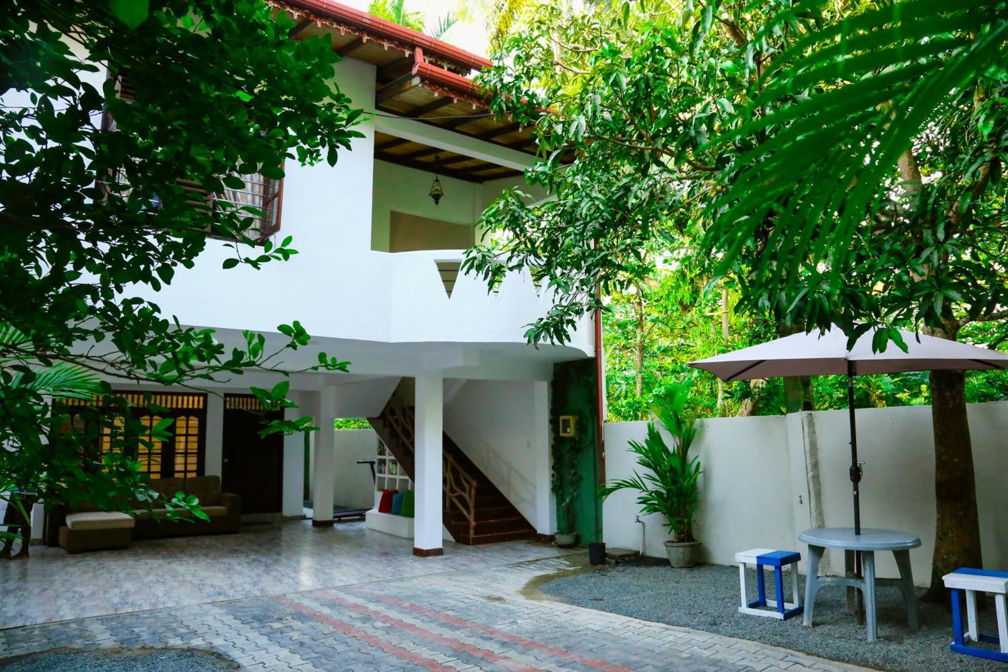 Eden Villa Hikkaduwa Exterior photo